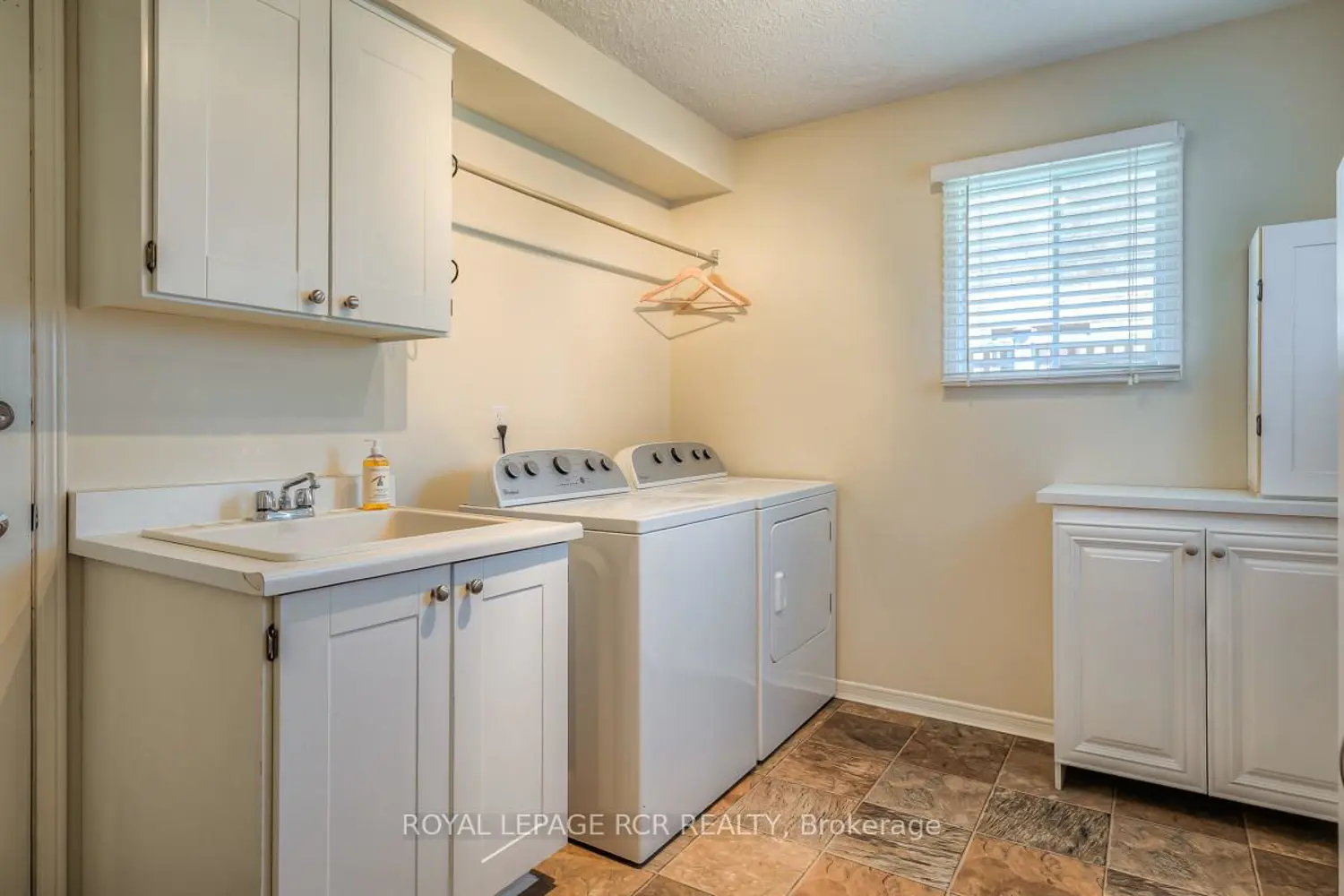 582 Millard Street photo 5