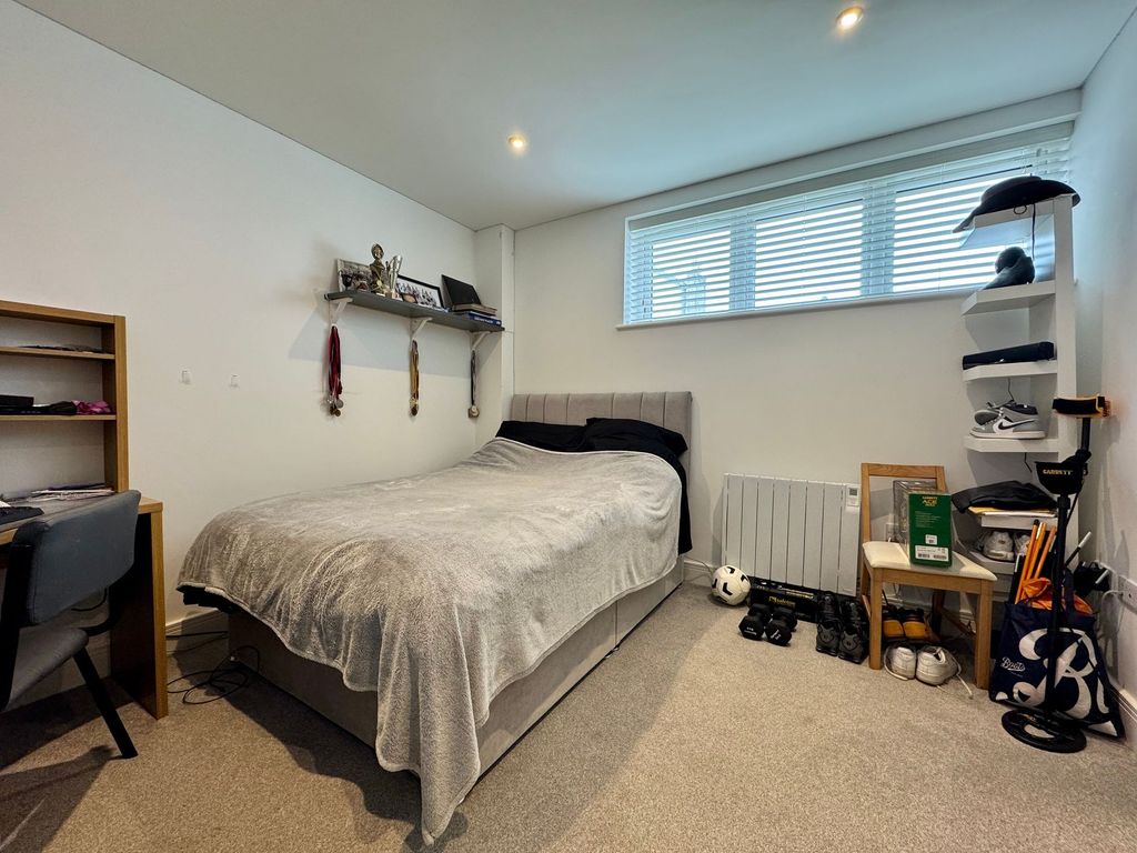 Additional image 8 of 3 bed flat to rentPeter Street, St. Helier JE2