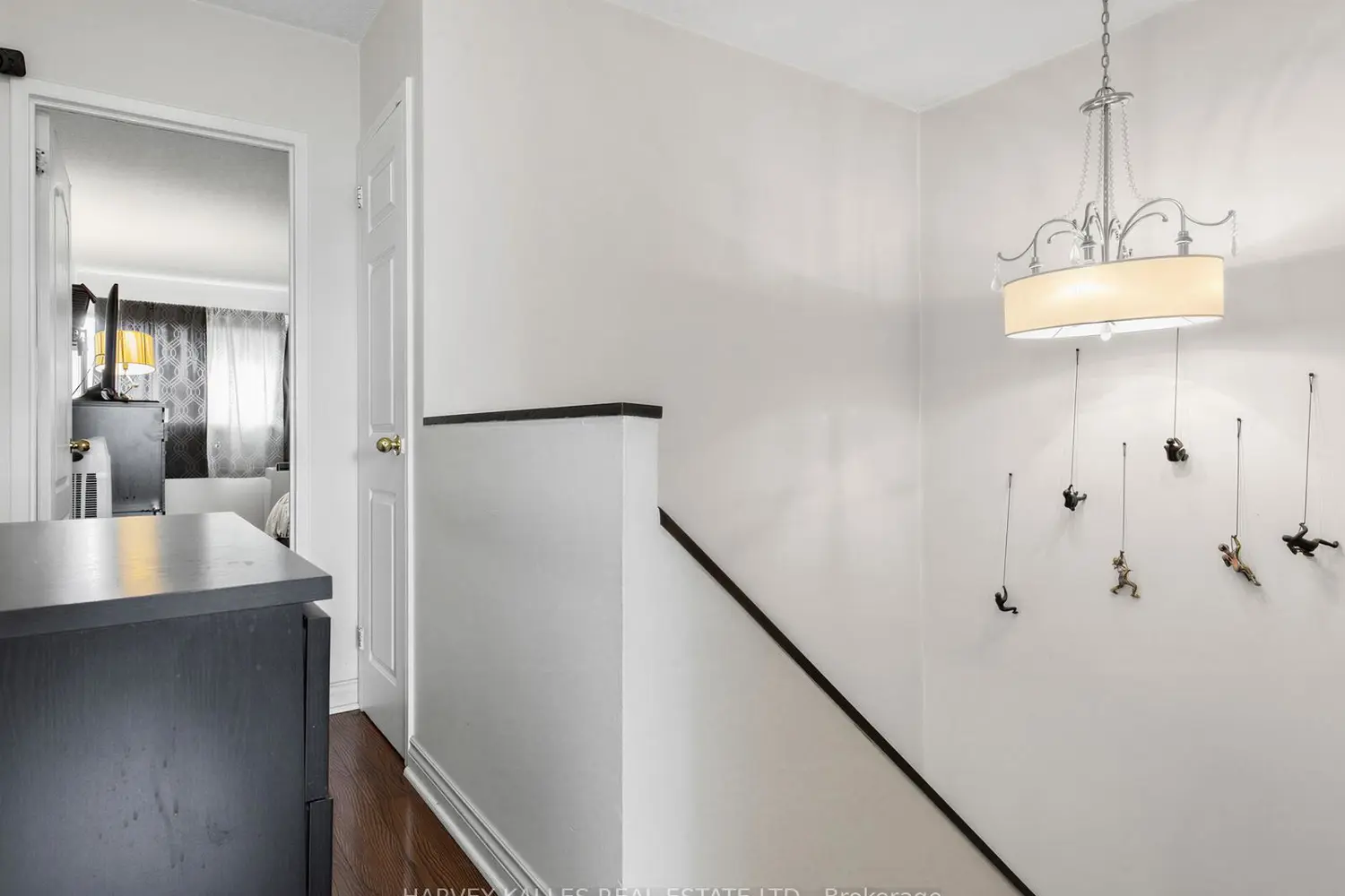 Additional image 9 of 55 Sunny Glenway 310