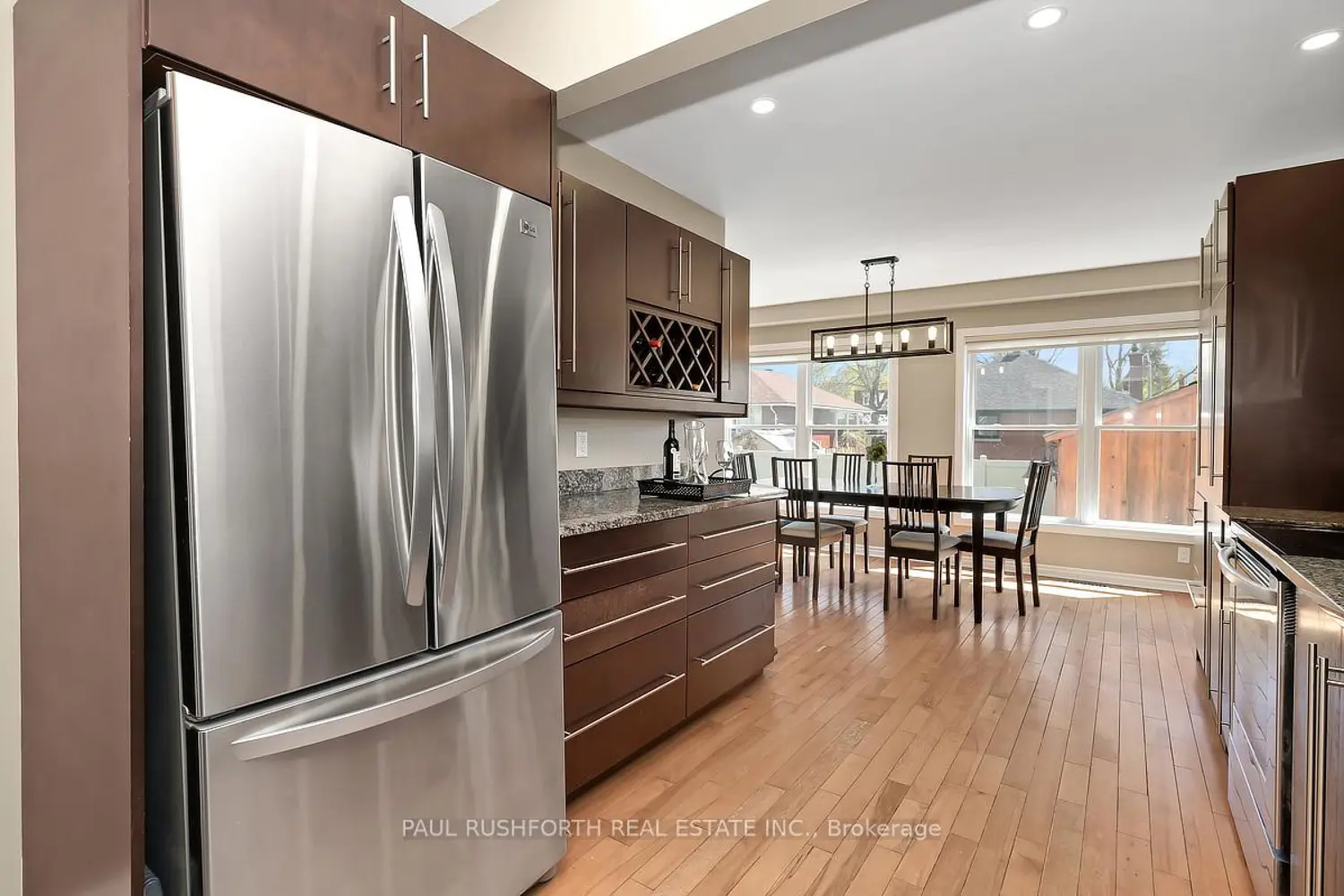 1072 Richard Avenue photo 3