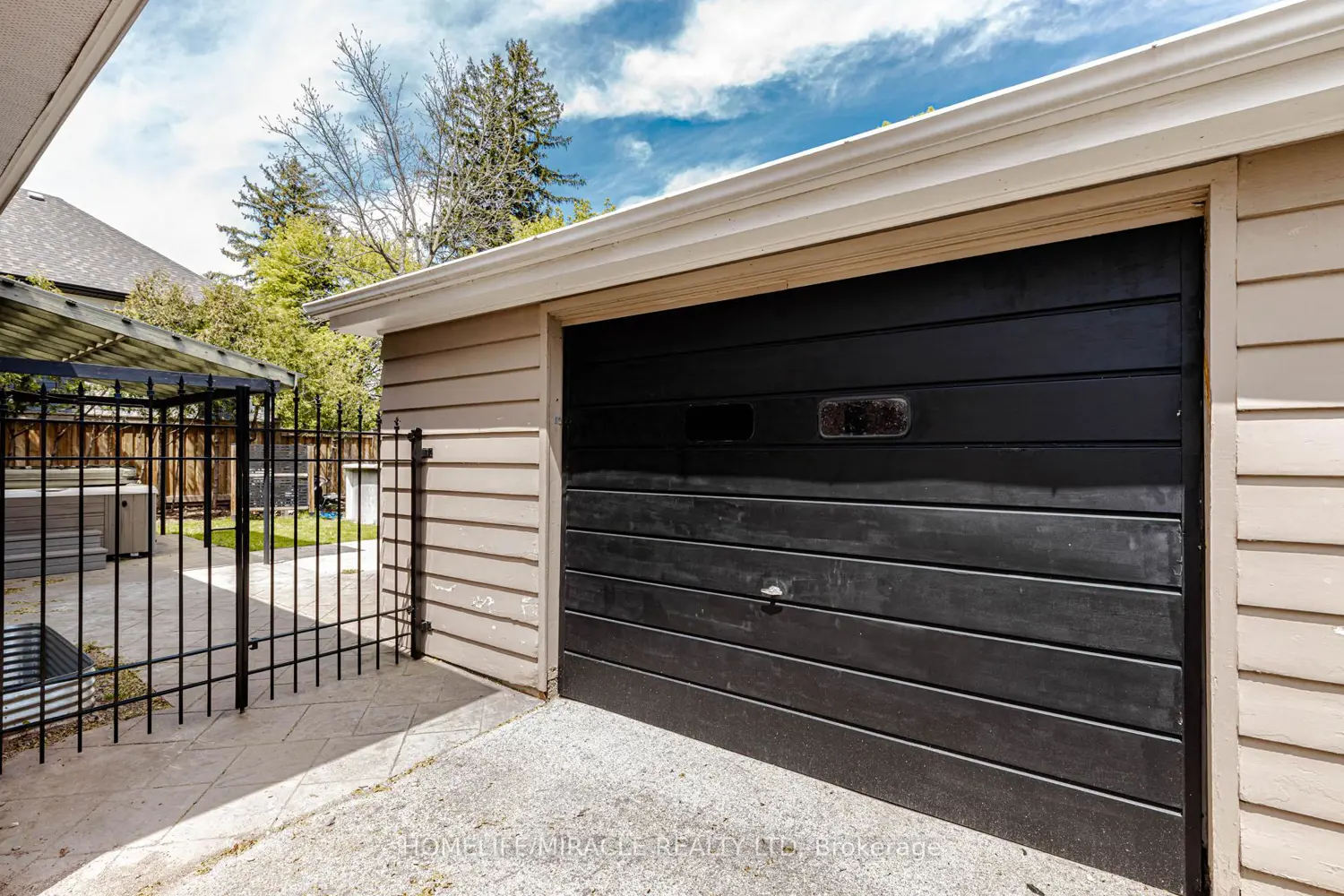 Additional image 2 of 563 Taplow Crescent