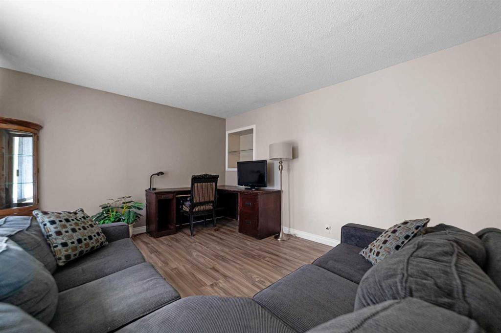 Additional image 2 of 4206 60 Street Close, Camrose, AB, T4V 2H3