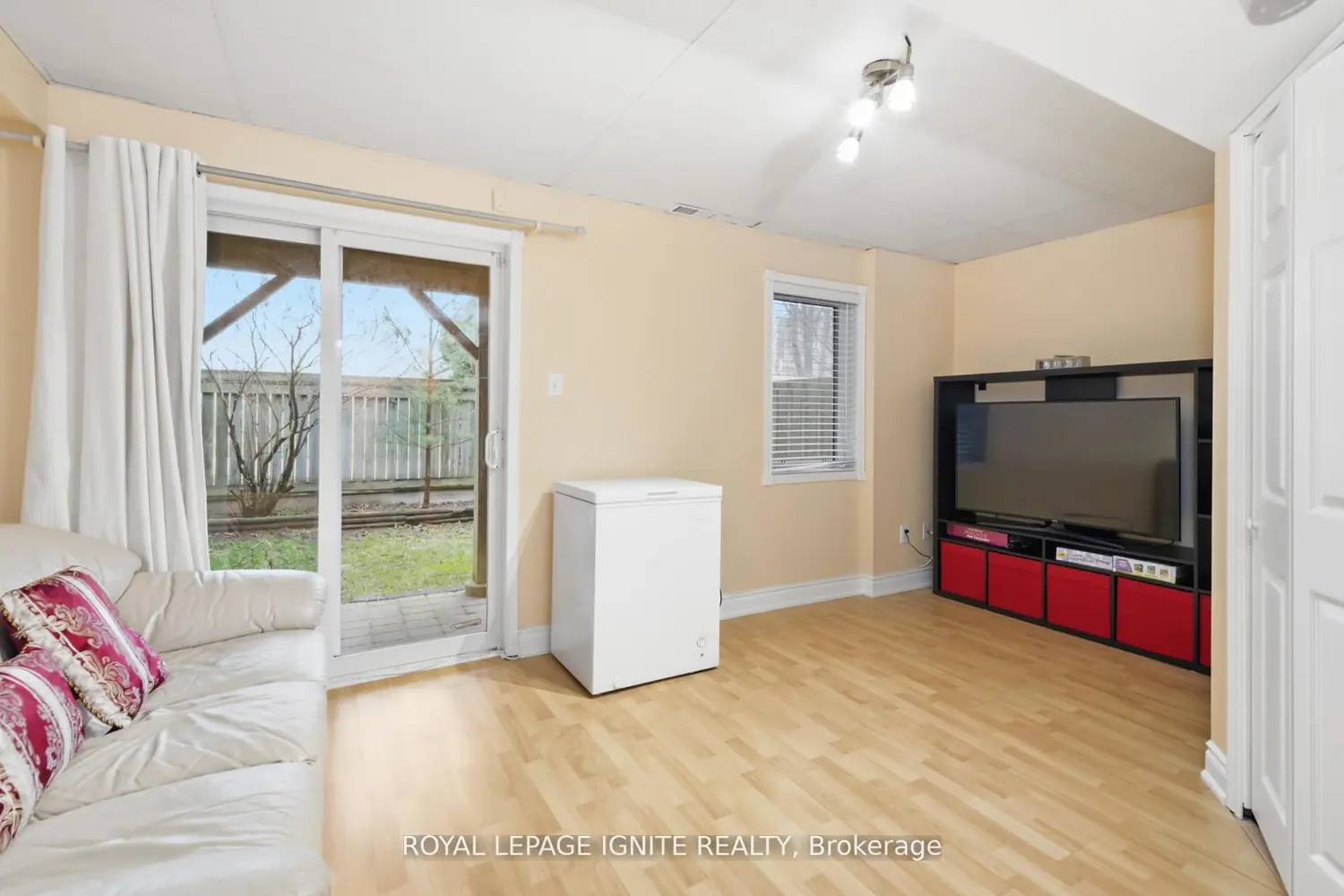 Additional image 16 of 19 Foxchase Avenue 37