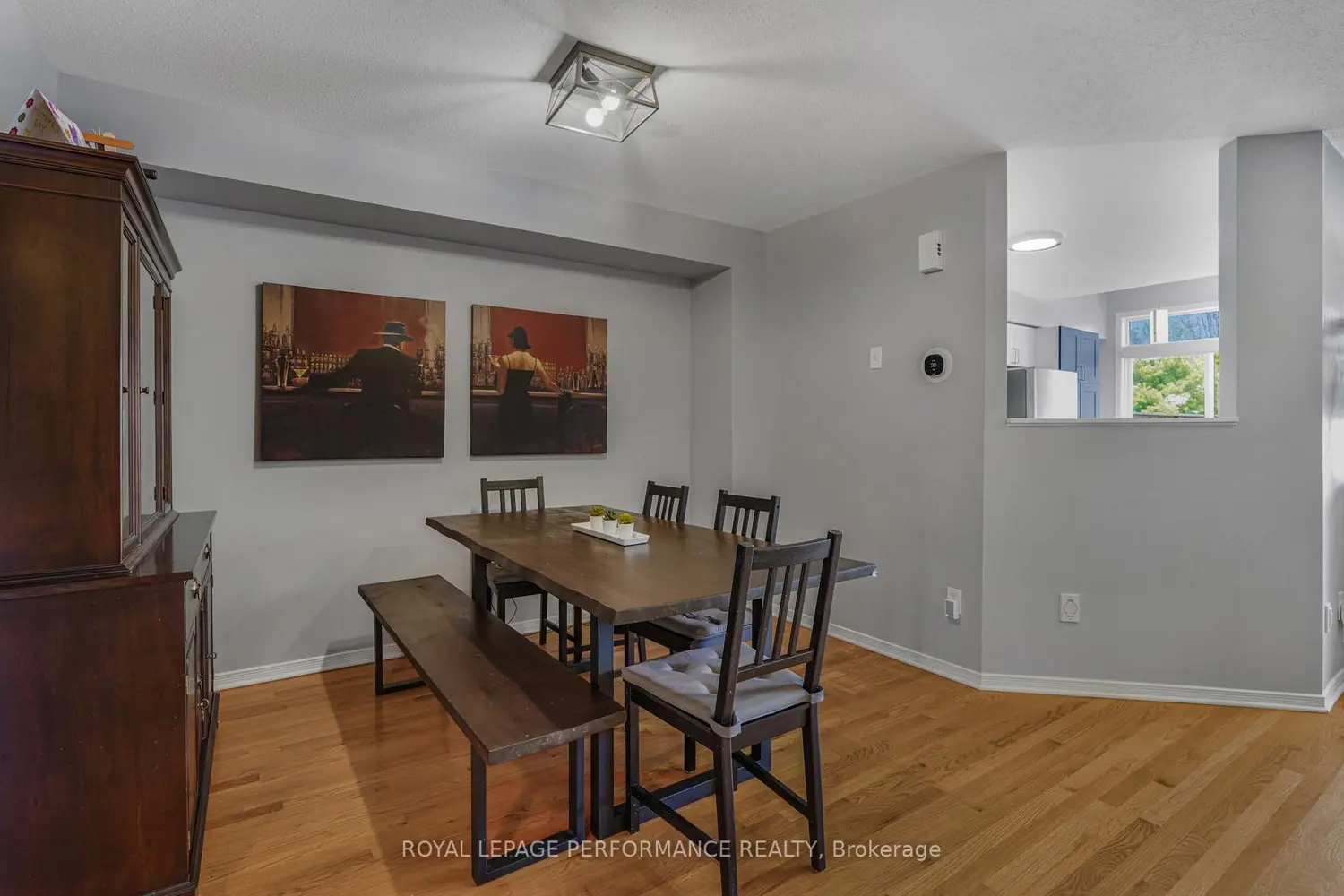 172 Colliston Crescent photo 5