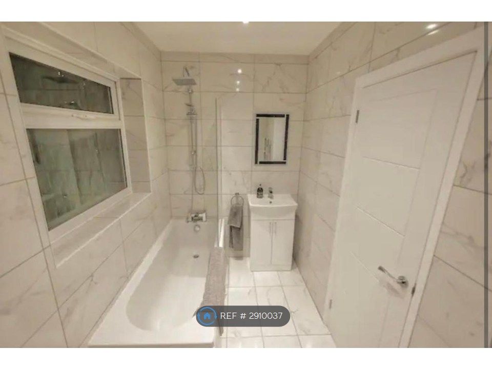 Additional image 6 of 2 bed flat to rentCounty Road, Swindon SN1