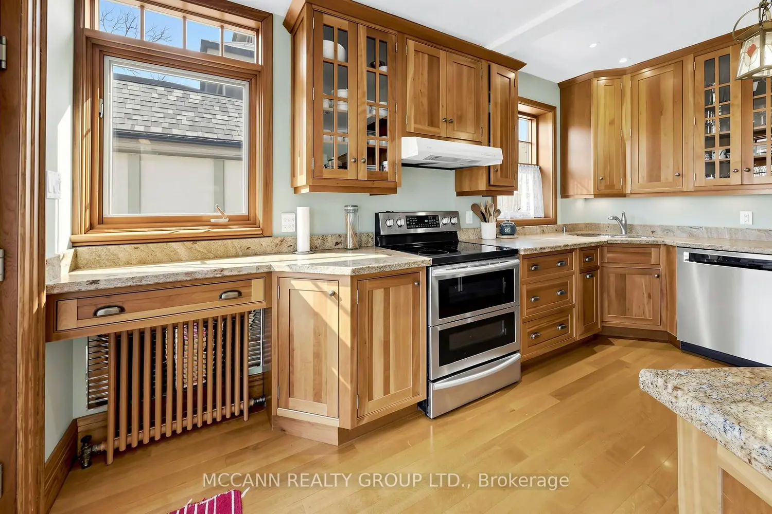 252 Sheldrake Boulevard photo 4