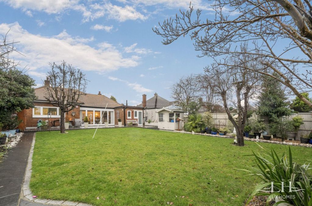 3 bed detached bungalow for saleBrook Close, Romford RM2