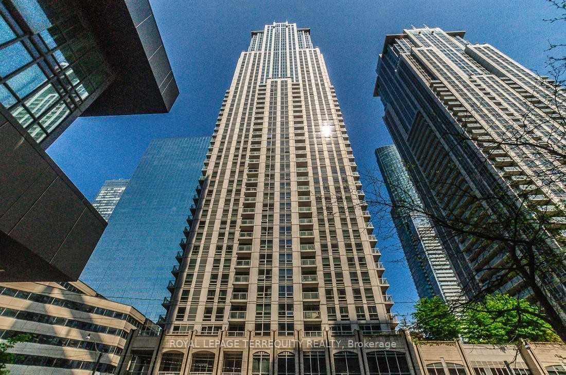 2401-763 Bay Street, Toronto, ON, M5G 2R3