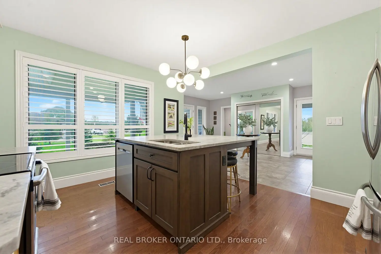 31 Maple Avenue photo 4