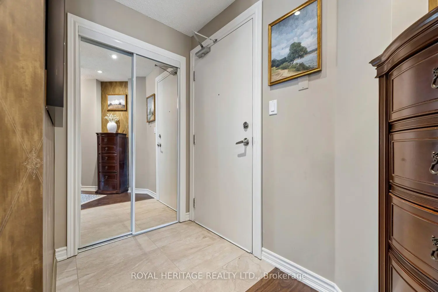 385 Lakebreeze Drive 101 photo 3