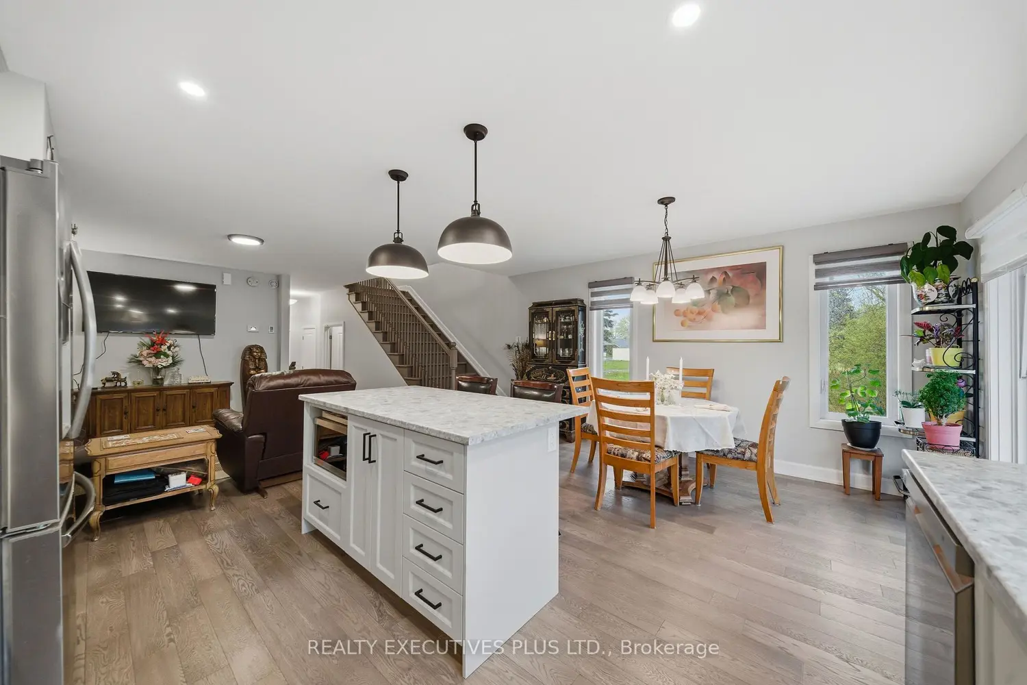 Additional image 7 of 405 Voyageur Place