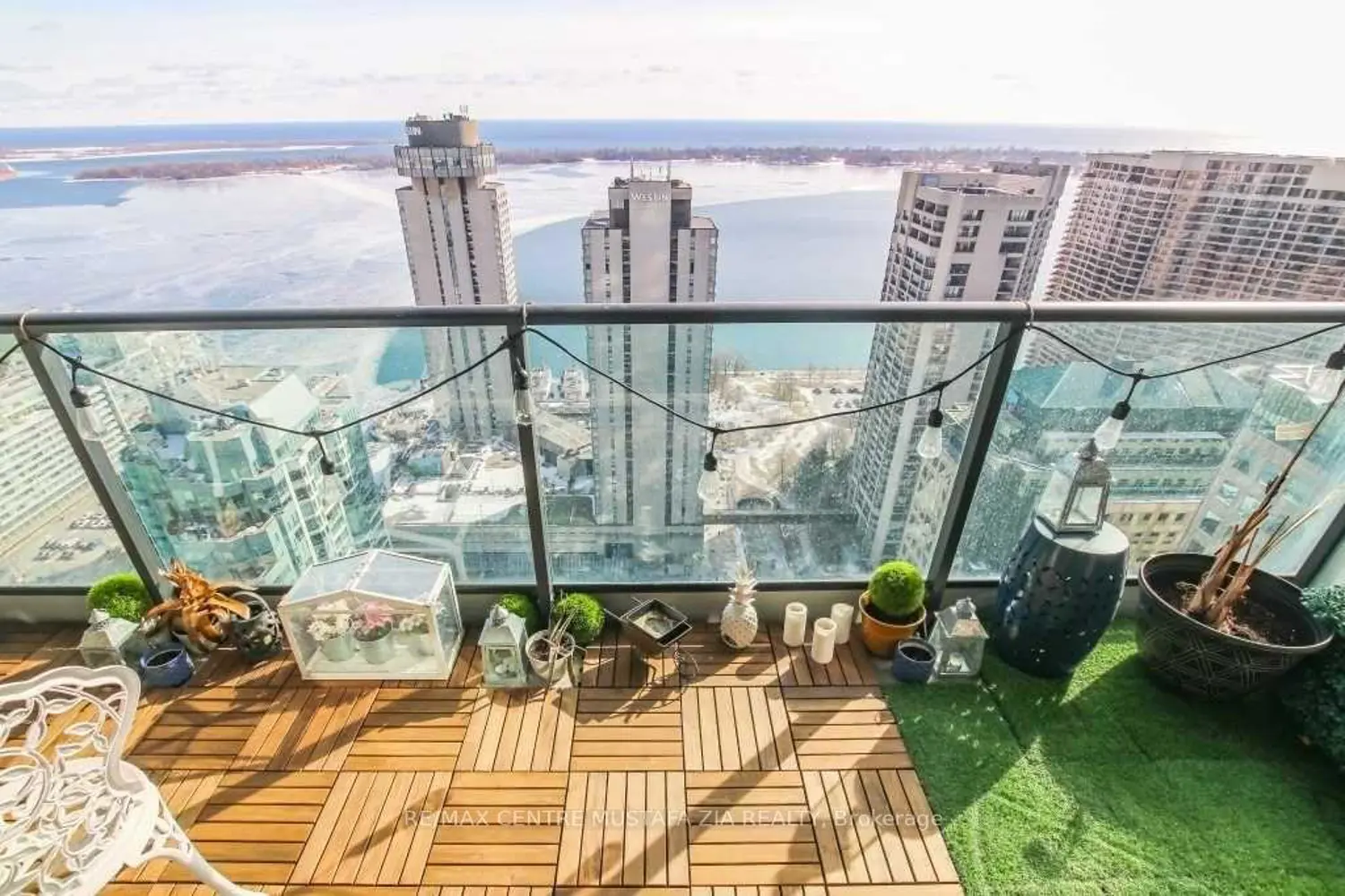 33 Bay Street 4110 photo 4
