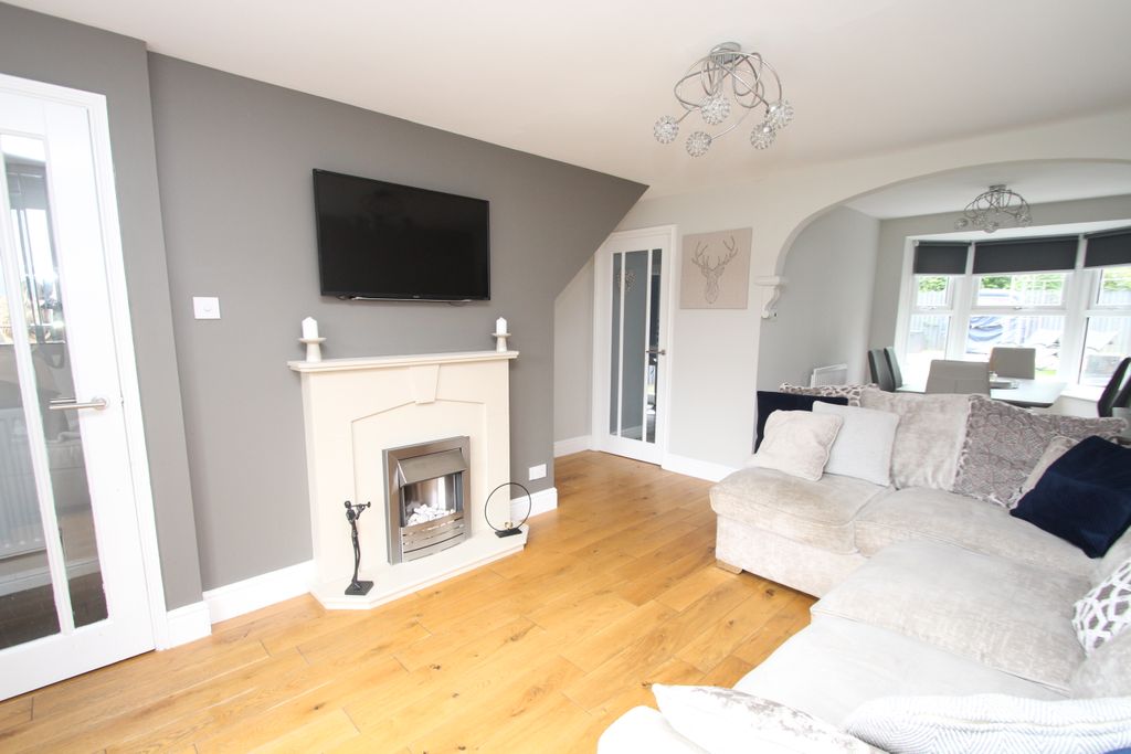 Additional image 2 of 4 bed semi-detached house to rentDonaldswood Park, Paisley PA2