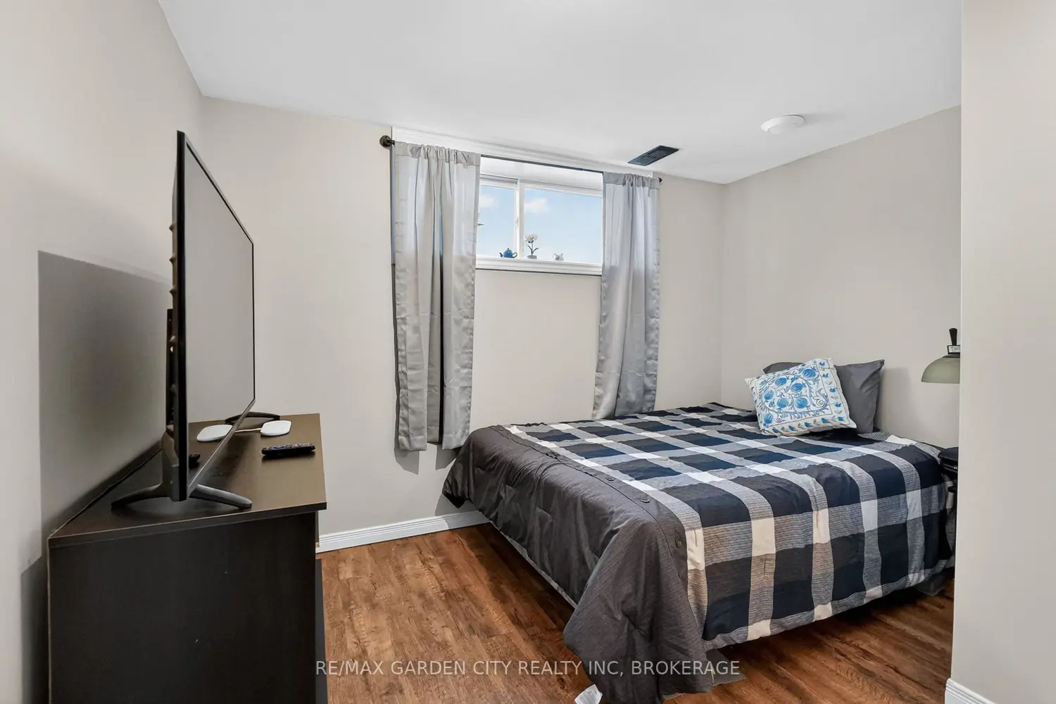 Additional image 9 of 725 Clare Avenue