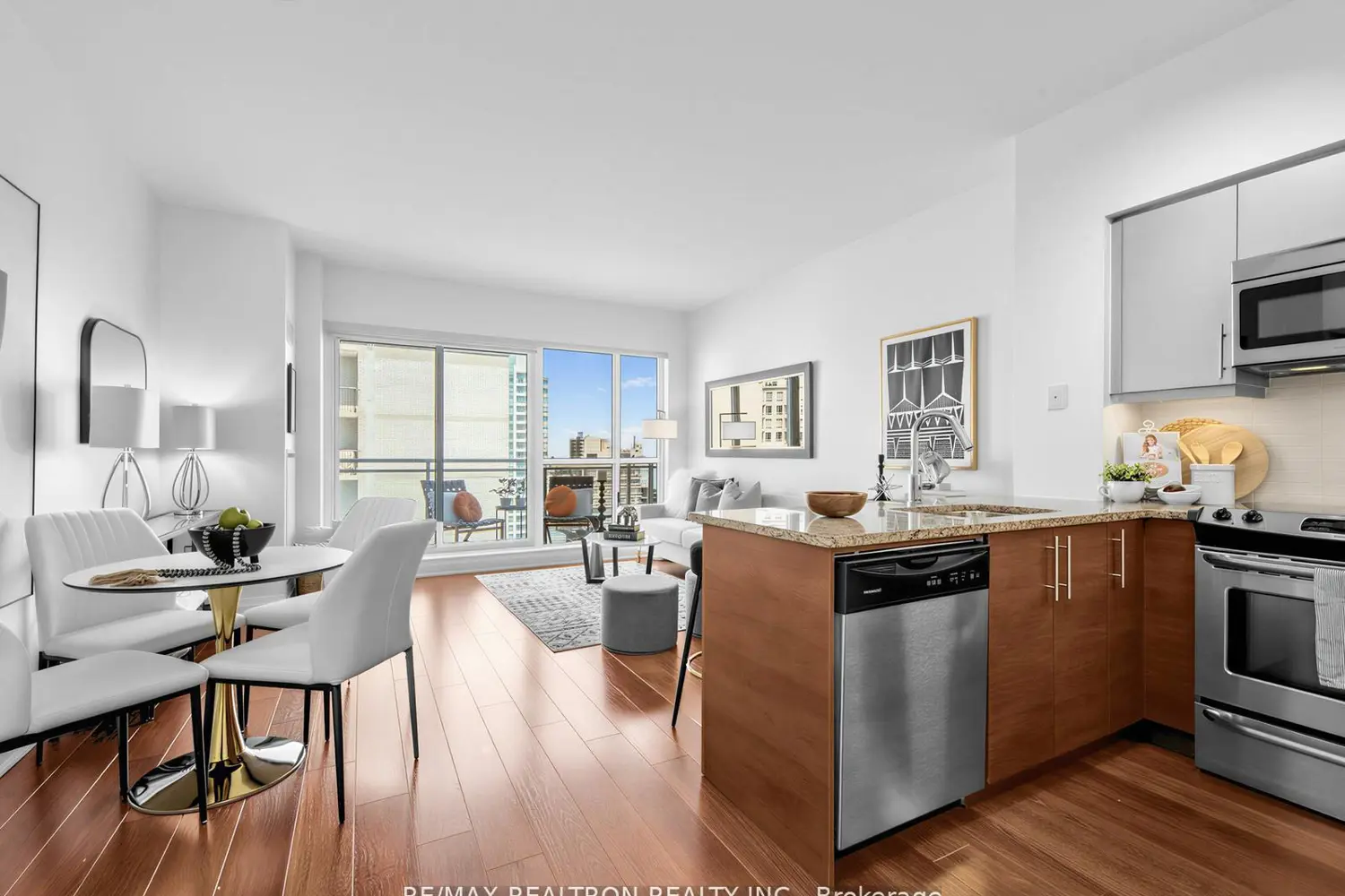 Additional image 7 of 83 Redpath Avenue 1101