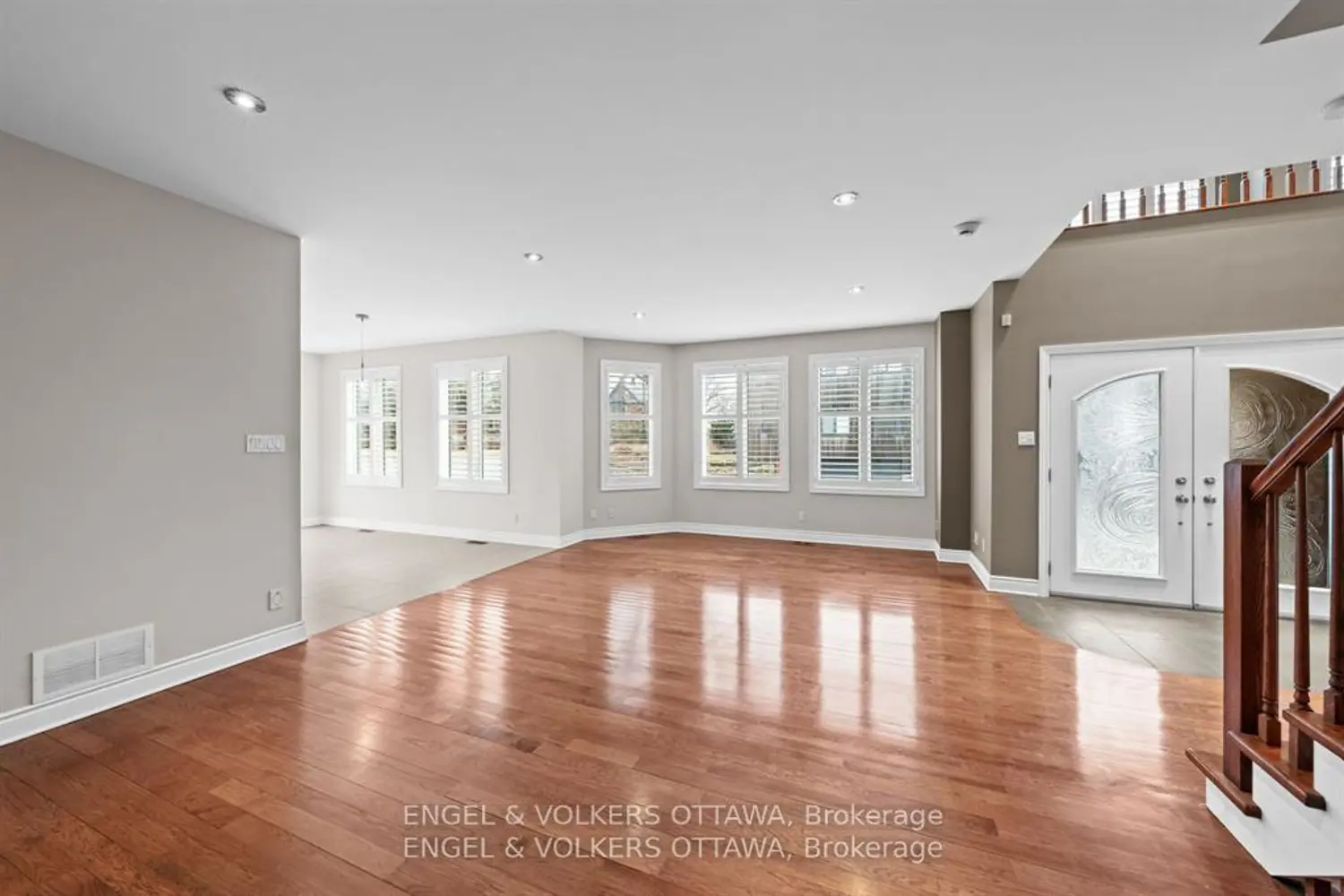 249 Atlantis Avenue photo 5