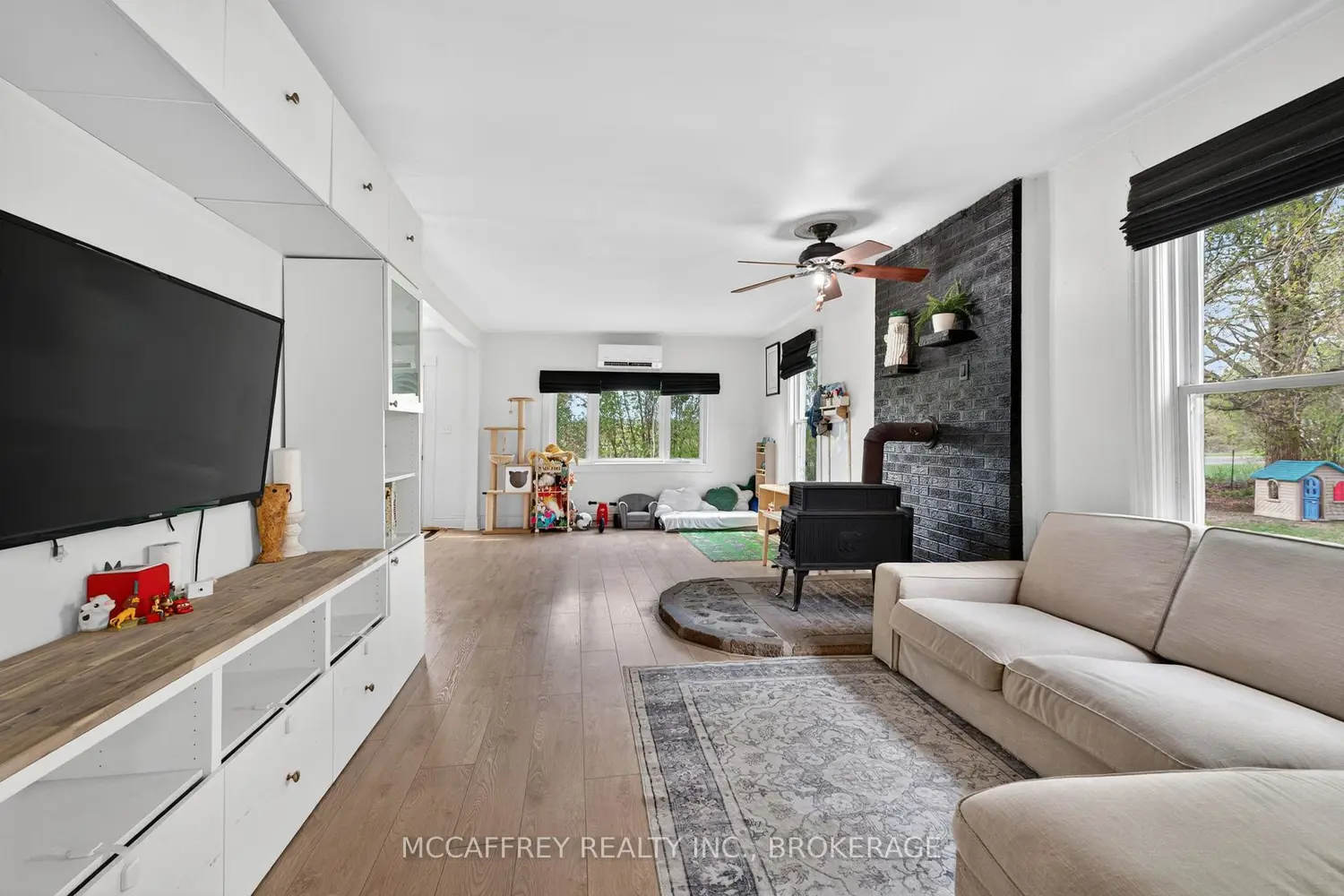 476 Hoards Road photo 3