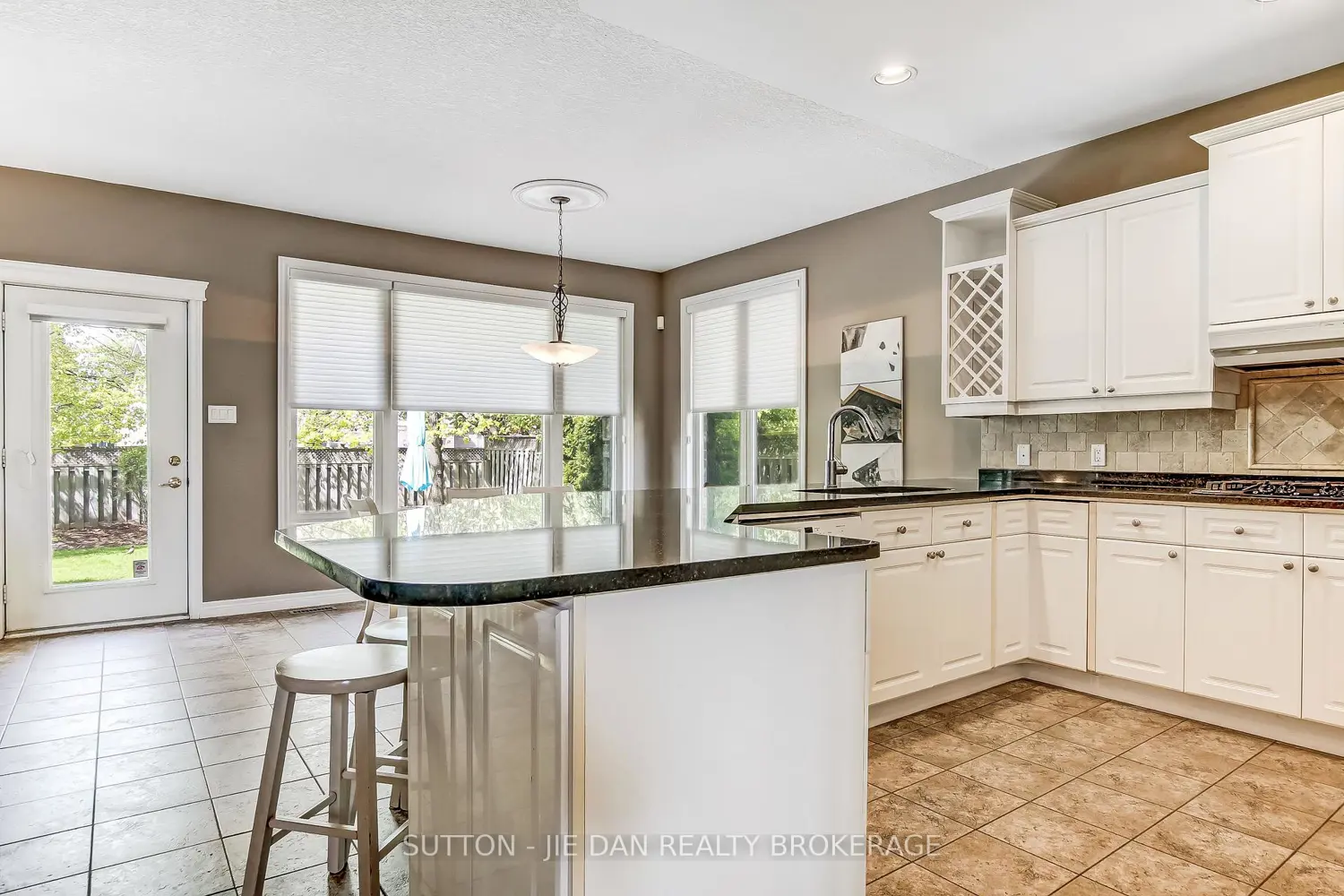 Additional image 6 of 631 Whitehaven Crescent