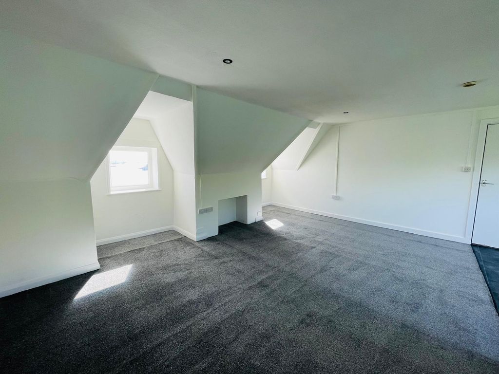 Additional image 3 of 1 bed property to rentPier Road, Milford Haven SA73