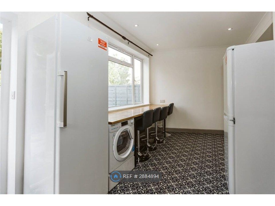 Additional image 2 of 6 bed semi-detached house to rentHunters Way, Bristol BS34