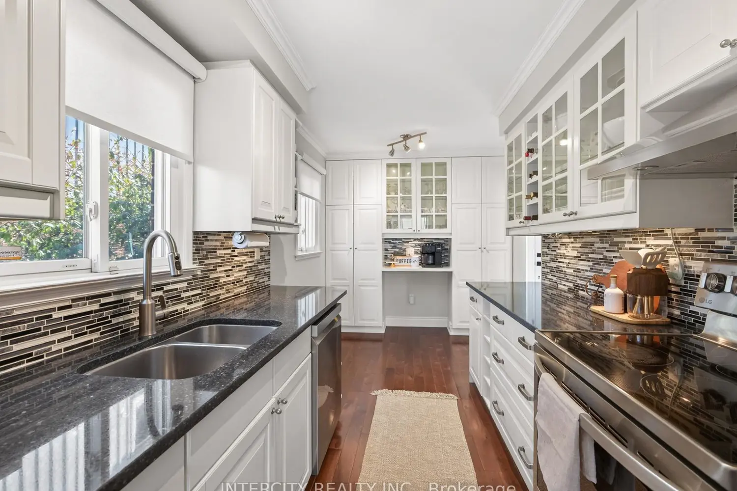 Additional image 8 of 3976 Taffey Crescent