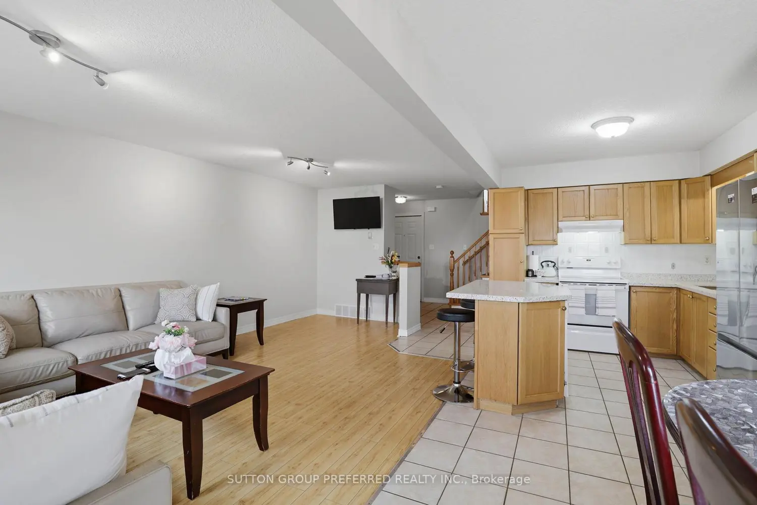 Additional image 4 of 187 Hollyridge Crescent