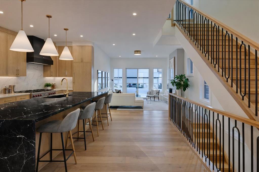 Additional image 6 of 2207 Victoria Crescent NW, Calgary, AB, T2M 4E4