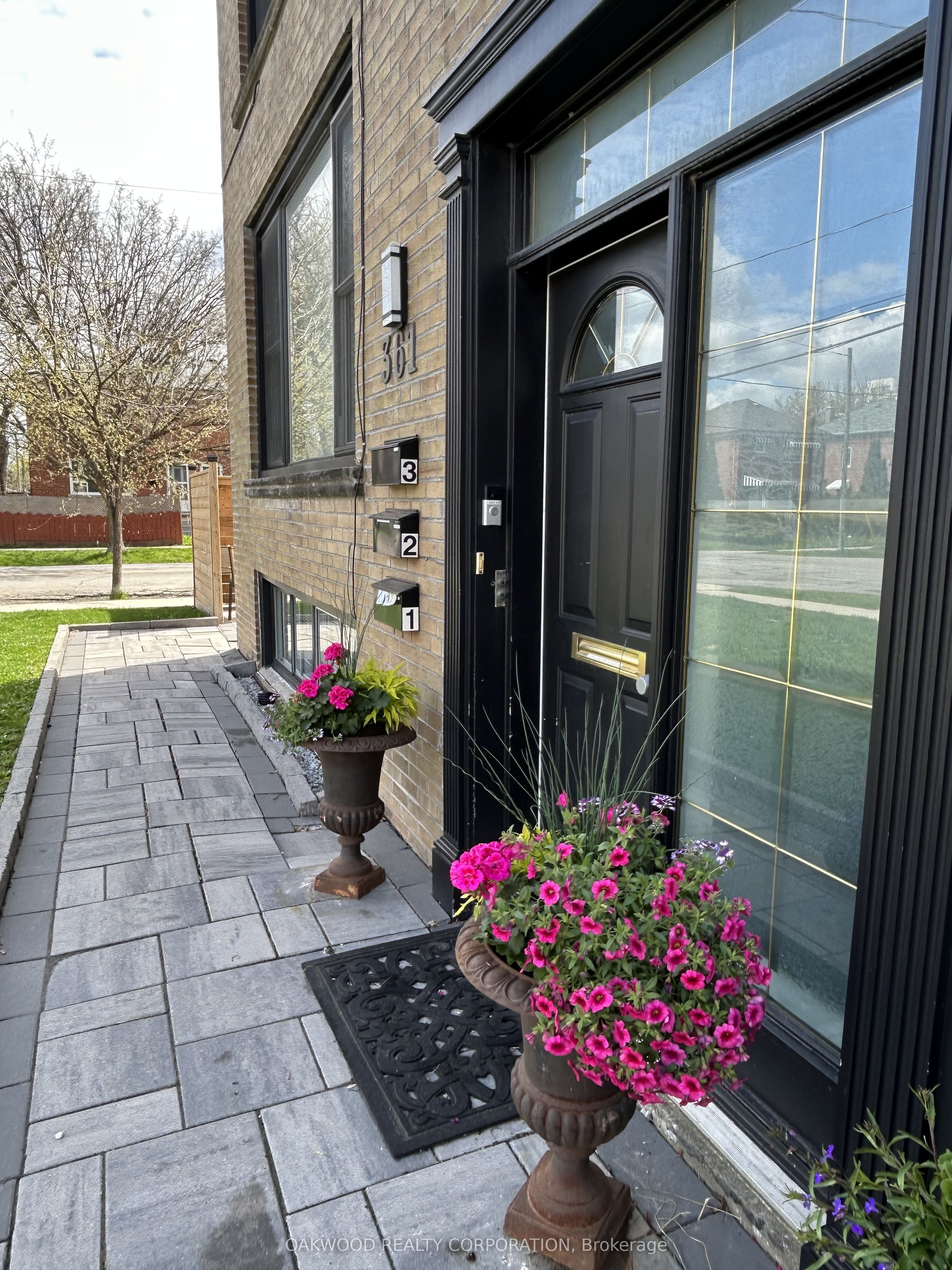 Additional image 2 of 1-361 Dalesford Road, Toronto, ON, M8Y 1H1
