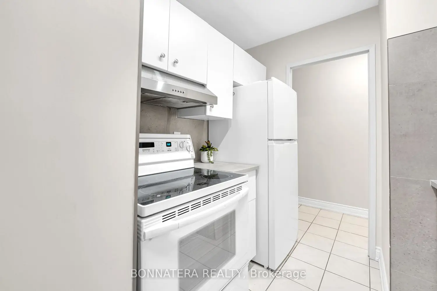 Additional image 4 of 3065 Queen Frederica Drive 905