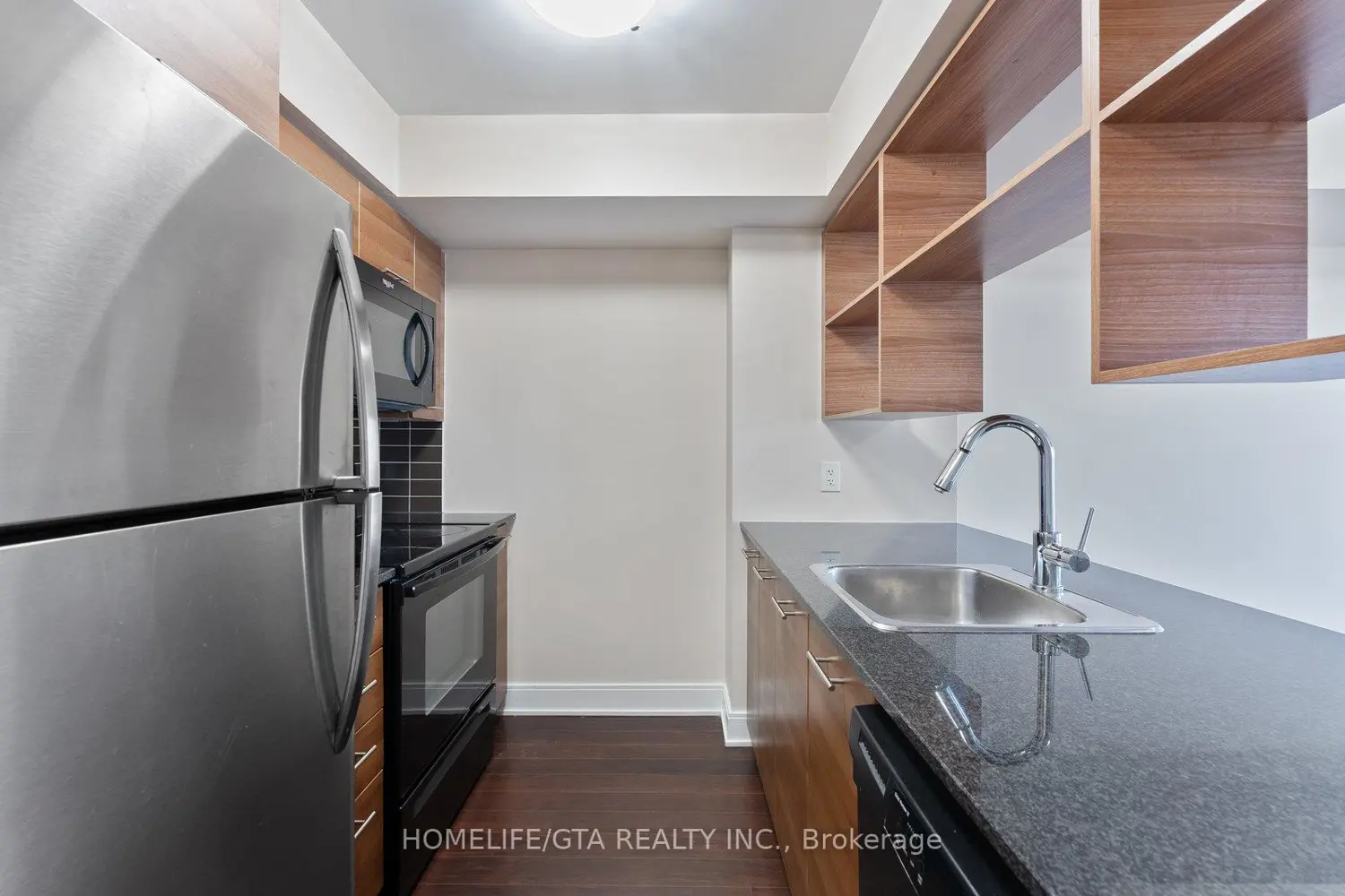125 Village Green Square 2508 photo 2