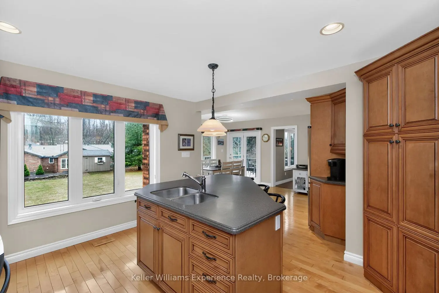 27 Rosewood Avenue photo 2
