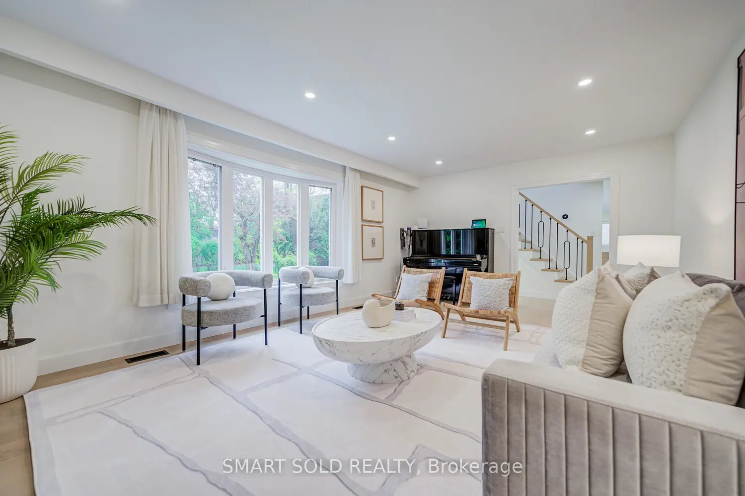 4 Knollview Crescent photo 3