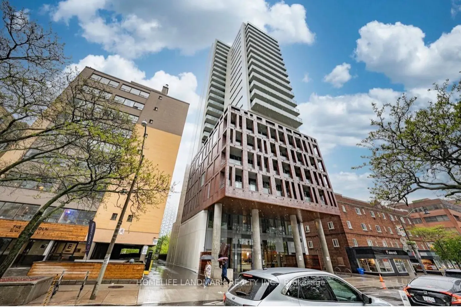 81 Wellesley Street 307