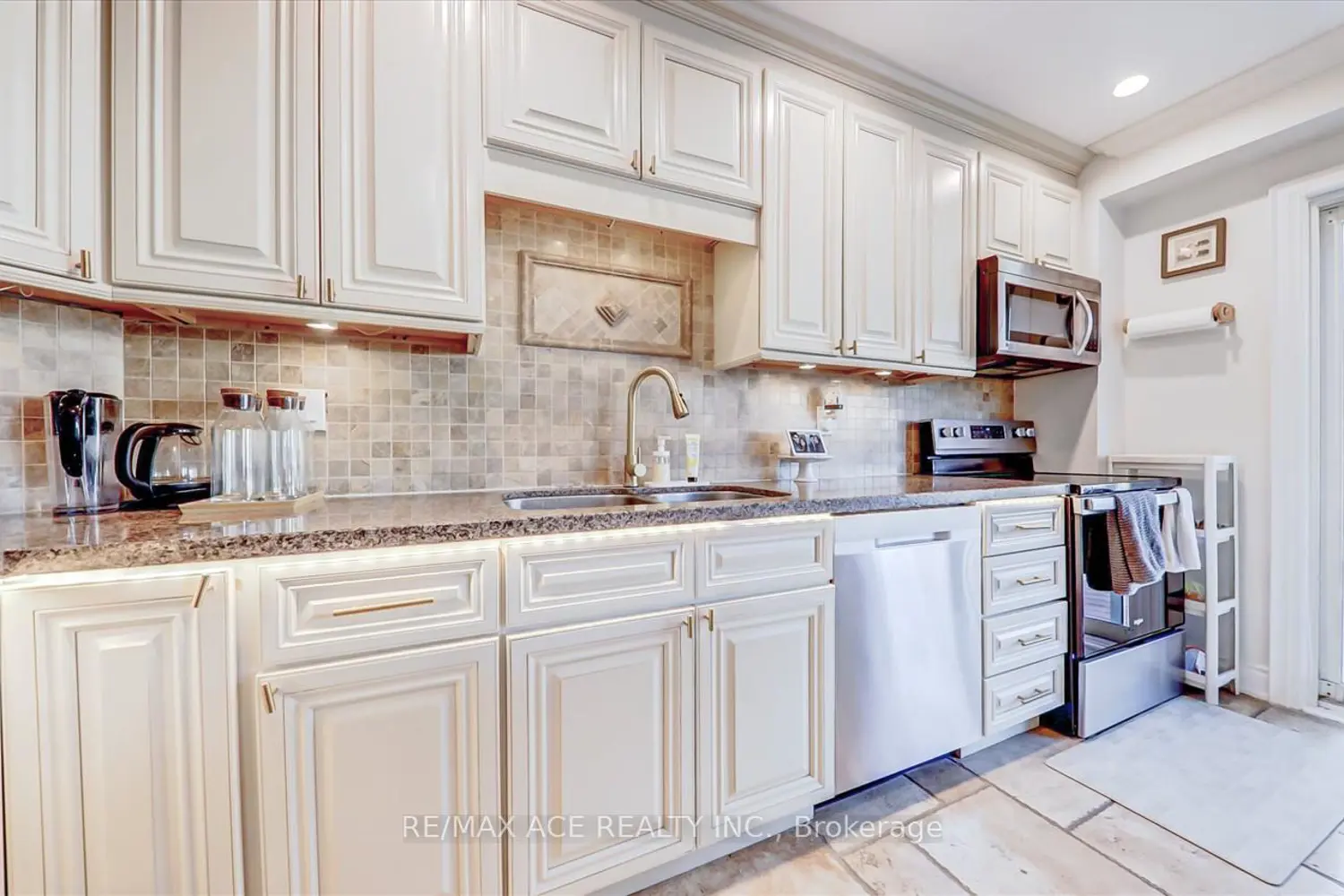 Additional image 6 of 3239 Valcourt Crescent