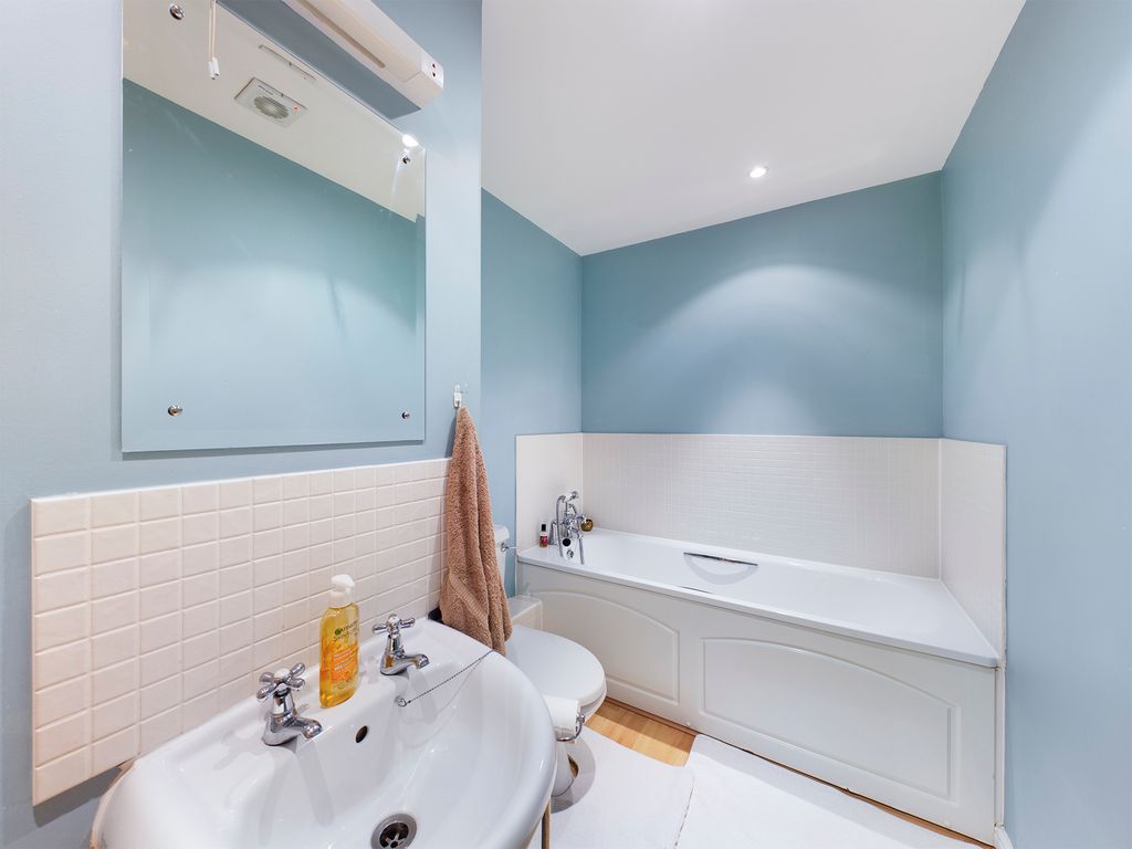 Additional image 4 of 2 bed flat to rentEastgate Mews, Brighton Road, Horsham, West Sussex RH13