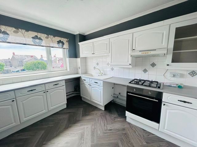 Additional image 2 of 2 bed flat to rentFlat, Llys Onnen, South Road, Porthcawl CF36
