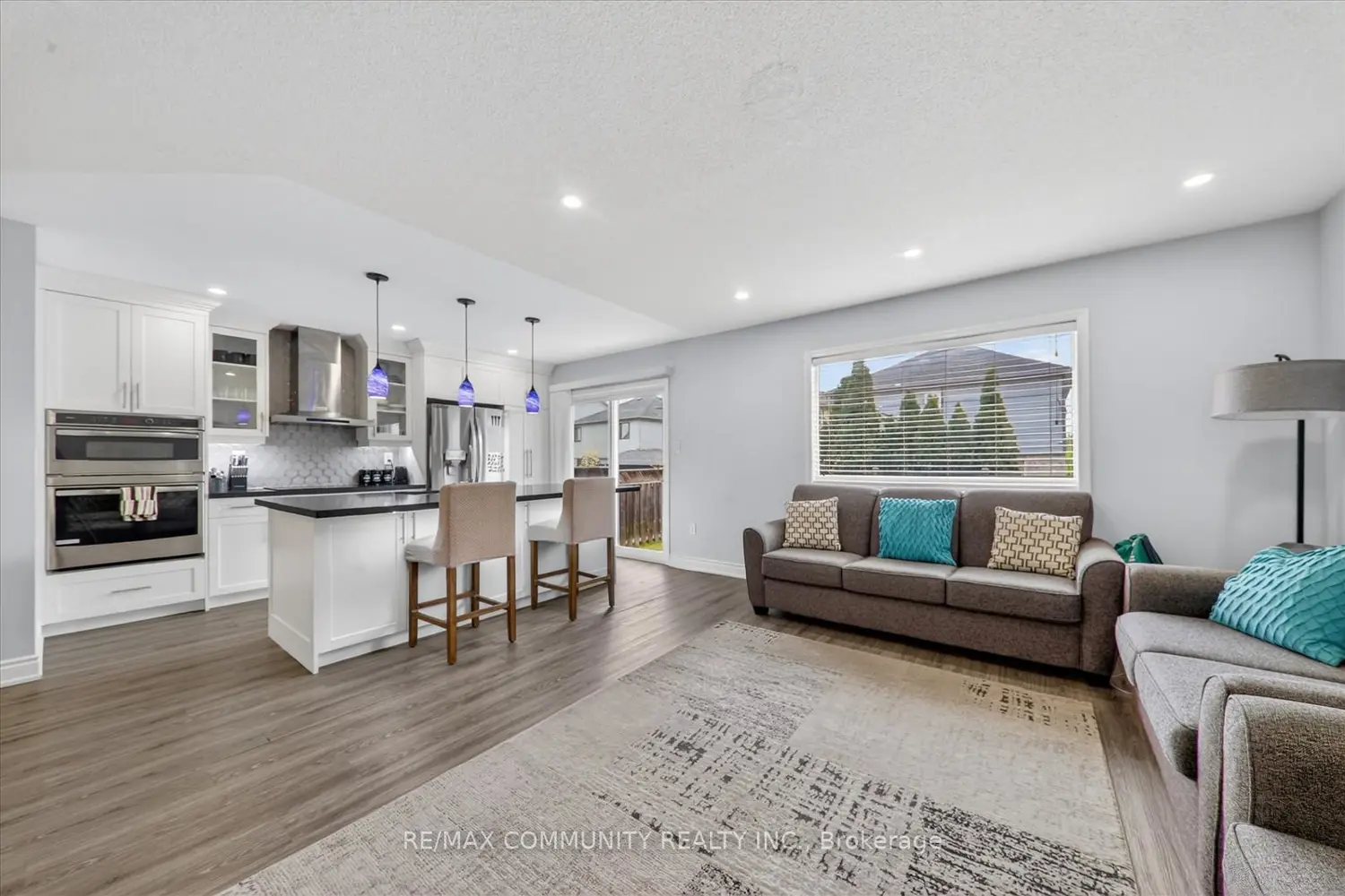 924 Zelinsky Crescent photo 5