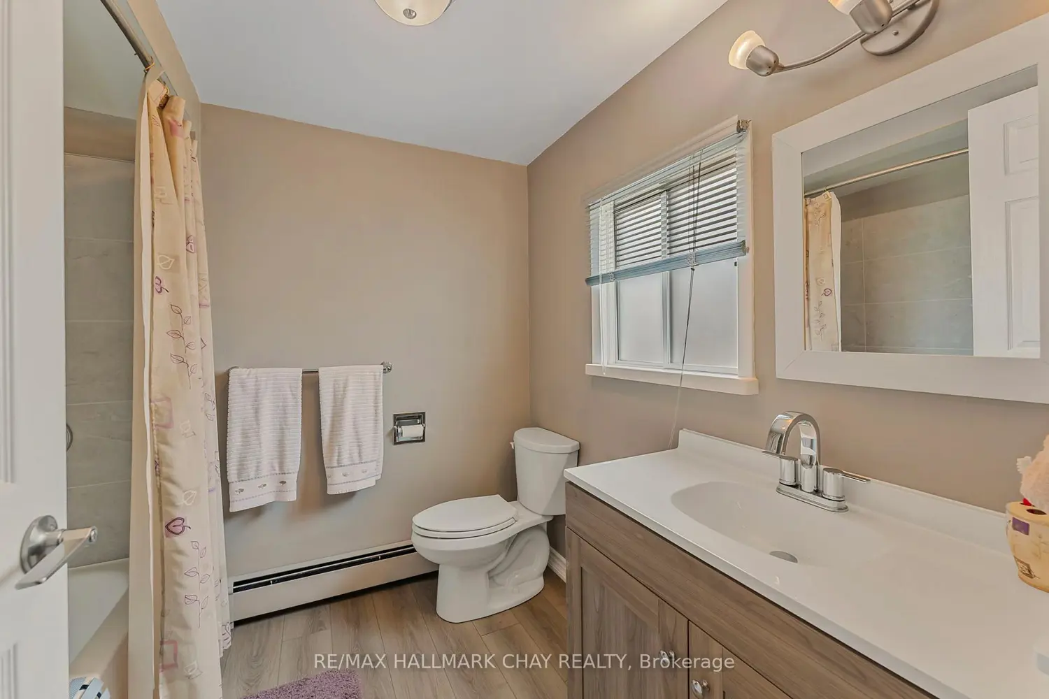 Additional image 18 of 2617 Leonard Street