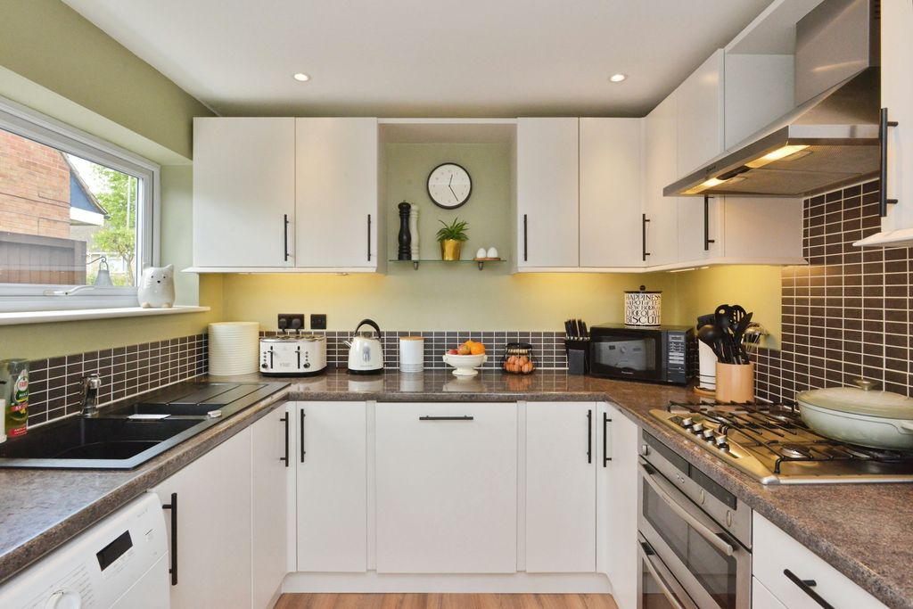 Additional image 3 of 3 bed semi-detached house for saleTennyson Grove, Milton Keynes MK3