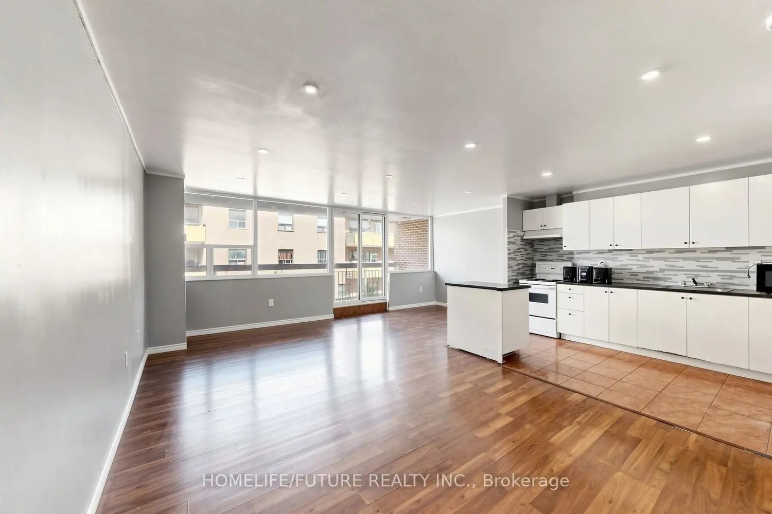 Additional image 4 of 4060 Lawrence Avenue 204
