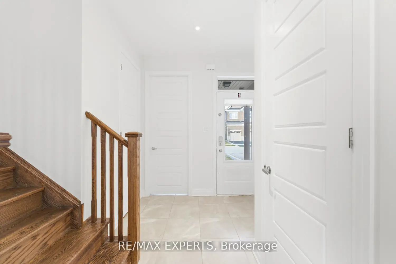 1254 Sweetfern Crescent photo 2