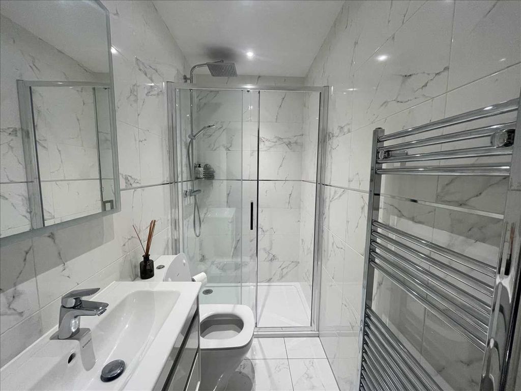 Additional image 6 of 2 bed flat to rentFriary Court, 189 St Bernards Road, Solihull B92