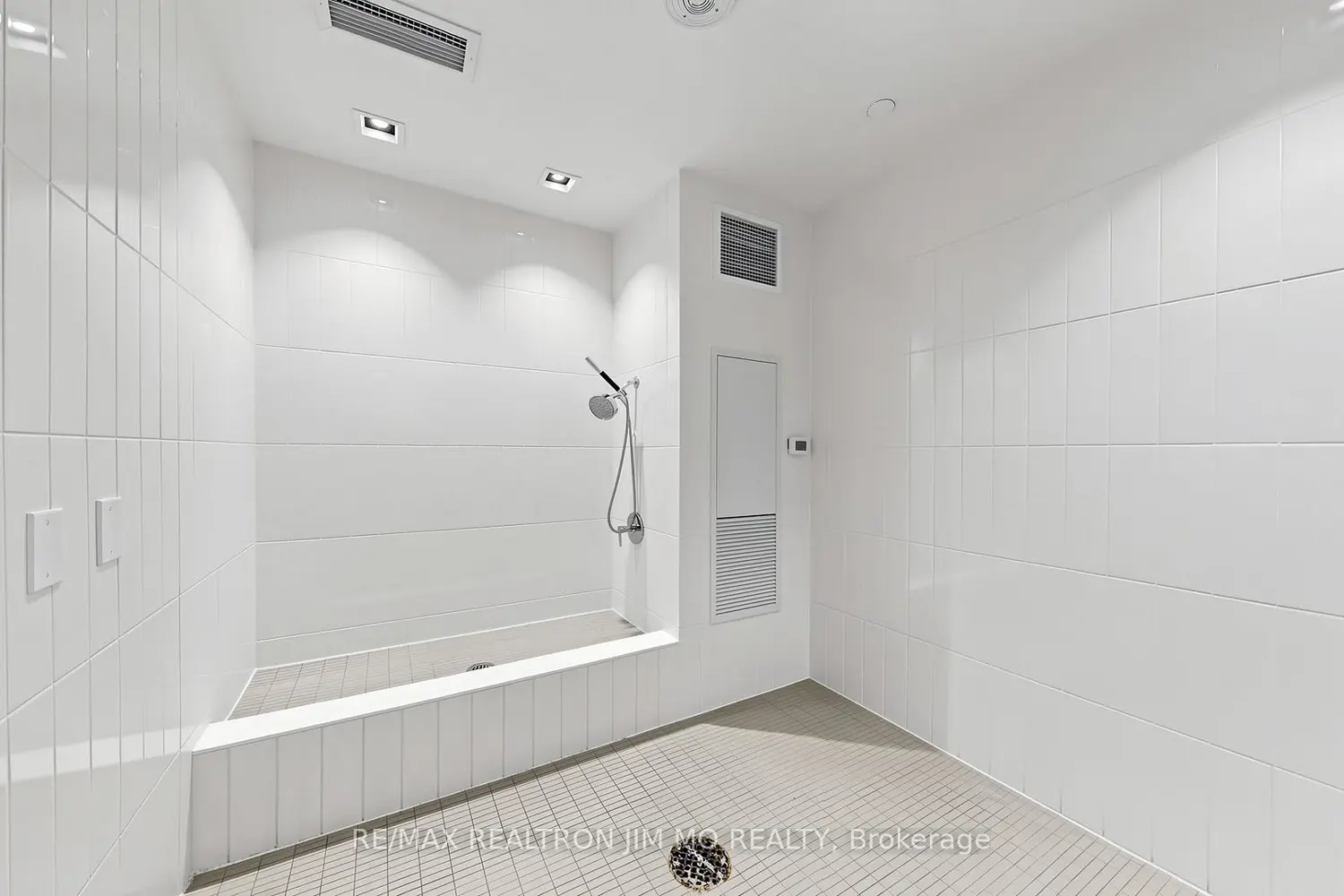 Additional image 15 of 95 Oneida Crescent 2304