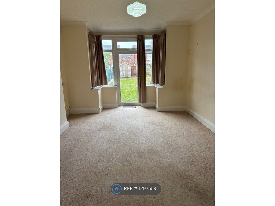 Additional image 4 of 3 bed semi-detached house to rentCliff Gardens, Scunthorpe DN15
