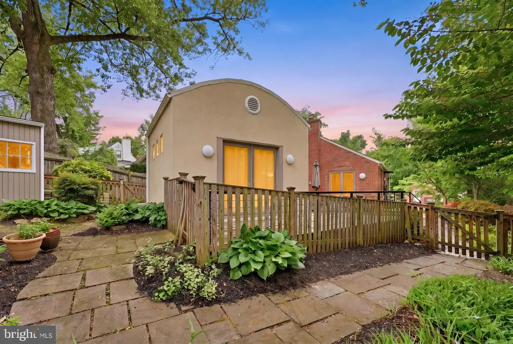 9109 Bradford Road, Silver Spring, MD 20901 photo 2