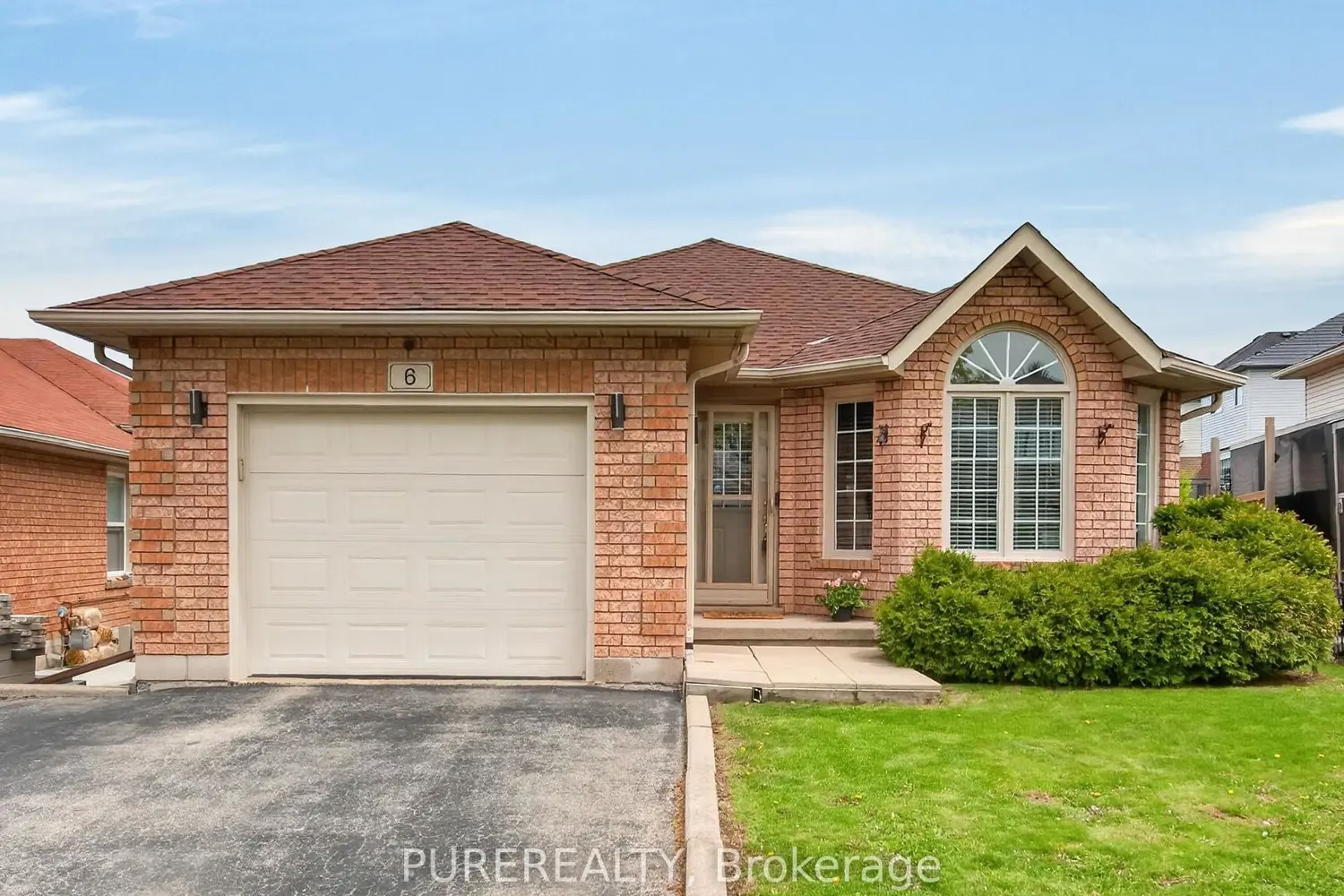 6 Glenhollow Drive