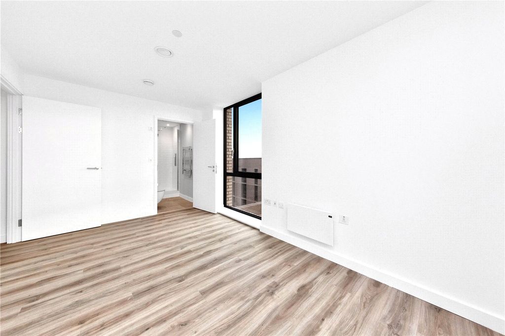 Additional image 4 of 2 bed flat to rentViva Court, Kimpton Road, Luton LU2