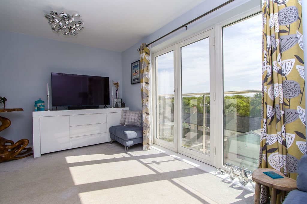 Additional image 3 of 3 bed terraced house to rentTrem Elai, Penarth CF64