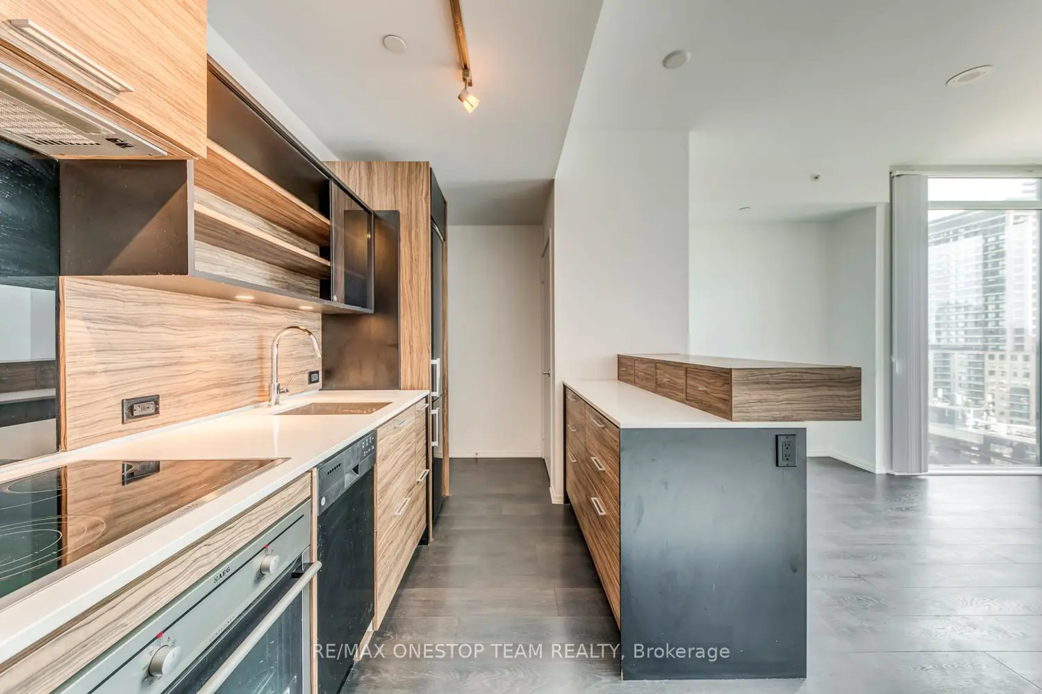 75 St. Nicholas Street 1801 photo 5