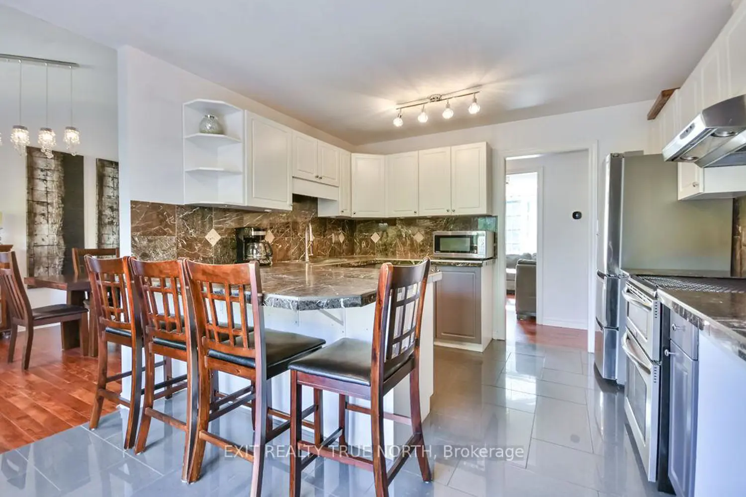 28 Nicholson Crescent photo 4